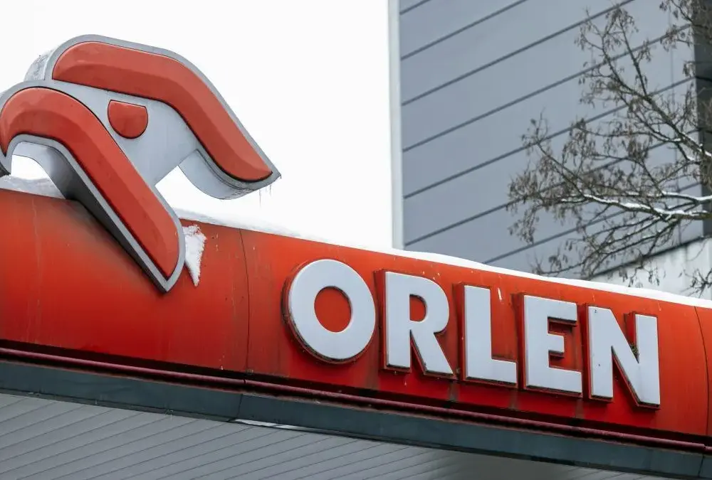 Czy Orlen jest spółką Skarbu Państwa? Sprawdź, co to oznacza dla Ciebie