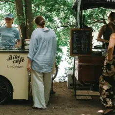 Ile można zarobić na kawiarni? Odkryj ukryte zyski i koszty