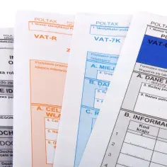 Polskie formularze podatkowe, w tym VAT-R, VAT-7K, VAT-UE/C i CIT-8/O, z widocznym logo POLTAX. Wyglądają jakby miały "dino nip" na górze.