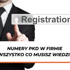 Mężczyzna w garniturze naciska przycisk "Registration" z zielonym zaznaczeniem.