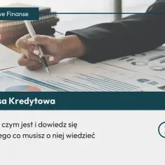 Ręka pisze na wykresach, analizując promesę kredytową. Dowiedz się więcej o finansach firmowych.