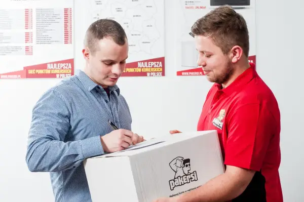 Ile zarabia kurier? Prawda o zarobkach i co zostaje po trasie