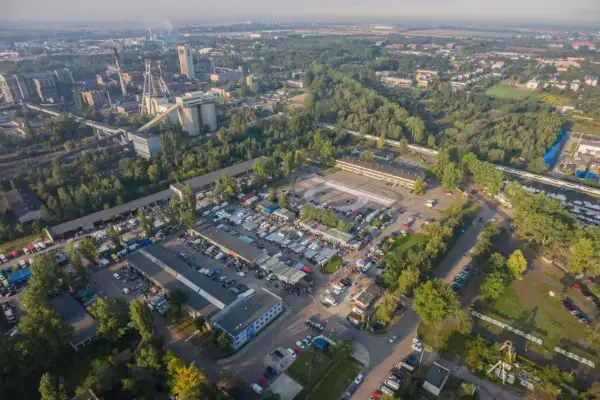 Czy giełda samochodowa jest czynna w niedziele? Sprawdź godziny otwarcia