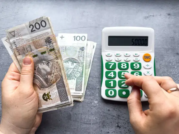 Płaca minimalna - 4806 zł brutto to nie wszystko! Sprawdź wypłatę